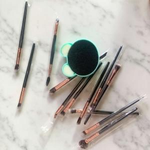 Professional 12-Piece Eye Makeup Brush Set with Silicone Heart-Shaped Brush Cleaner Pad – Rose Gold & Black