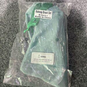 Professional Multi-Piece Makeup Brush Set with Elegant Velvet Drawstring Travel Pouch – Soft Synthetic Bristles for Flawless Application (Teal)